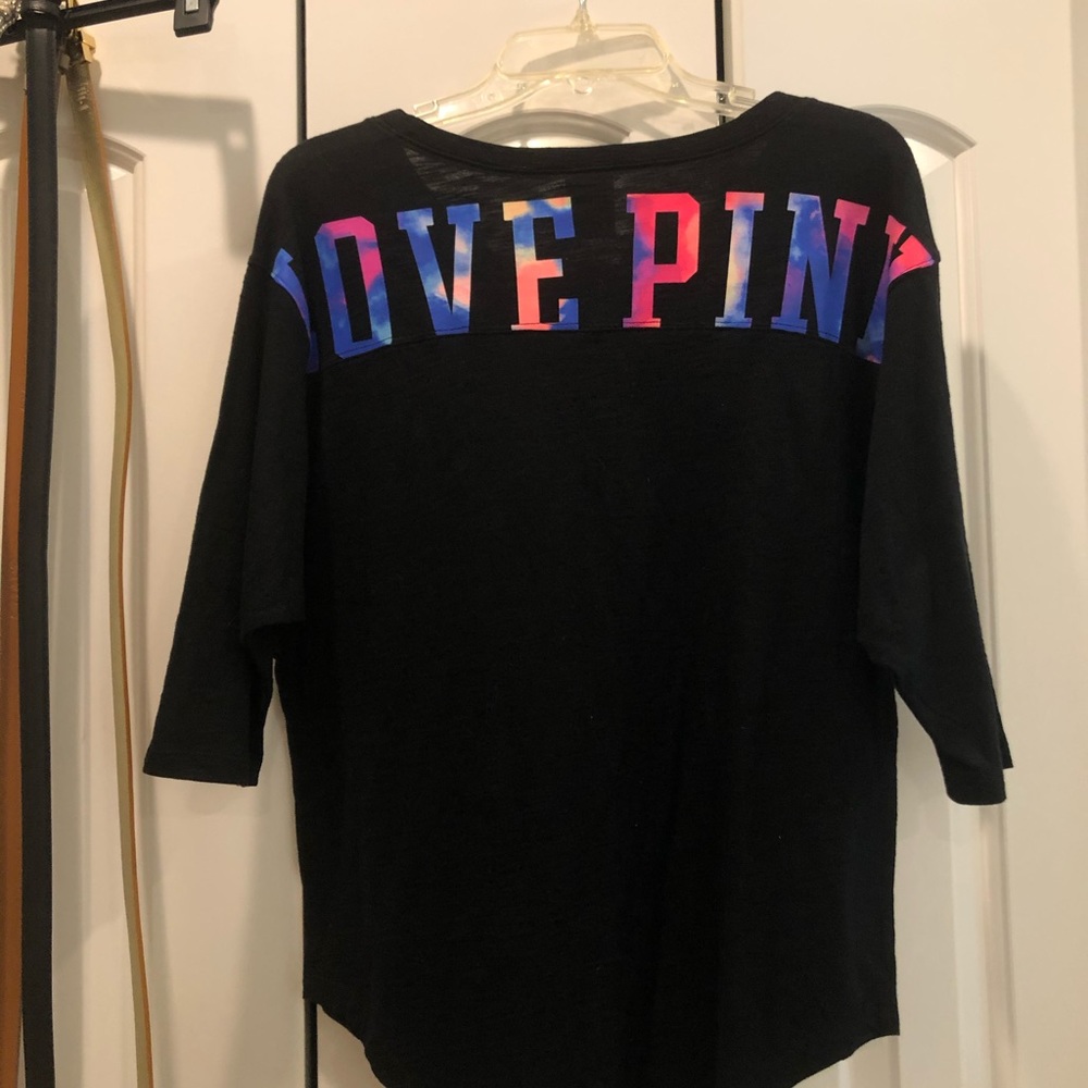 VS pink V-neck 3/4 sleeve tee